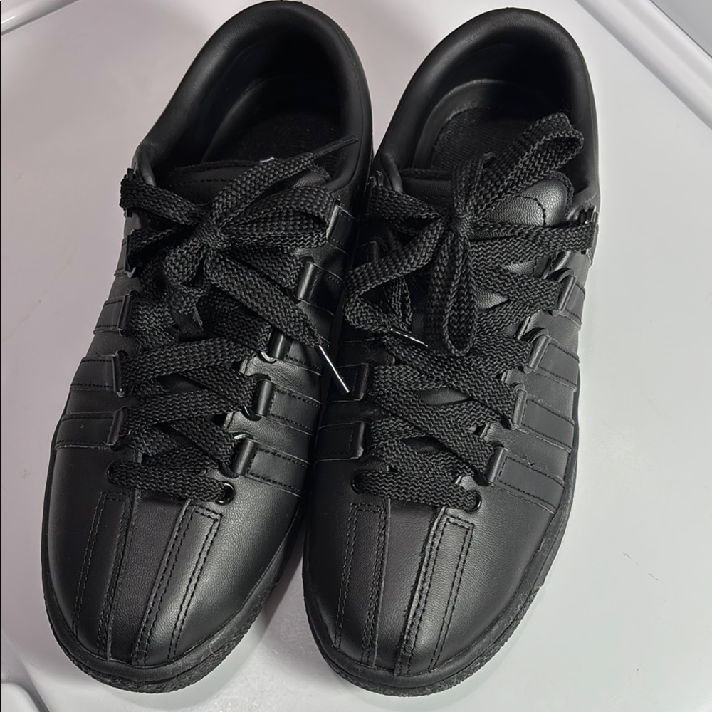 K-Swiss classics Size 8.5 (women’s 10.5)